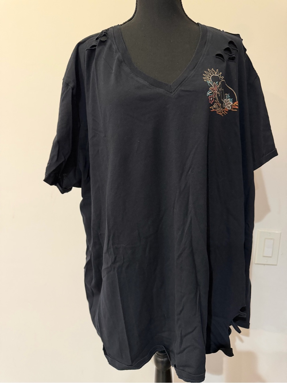 Torrid Heritage Skull Surf Graphic Distressed V-Neck Tee Black Size 4 Plus